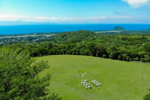 伊豆大島結婚式　ドローン撮影　ウェディングドレス